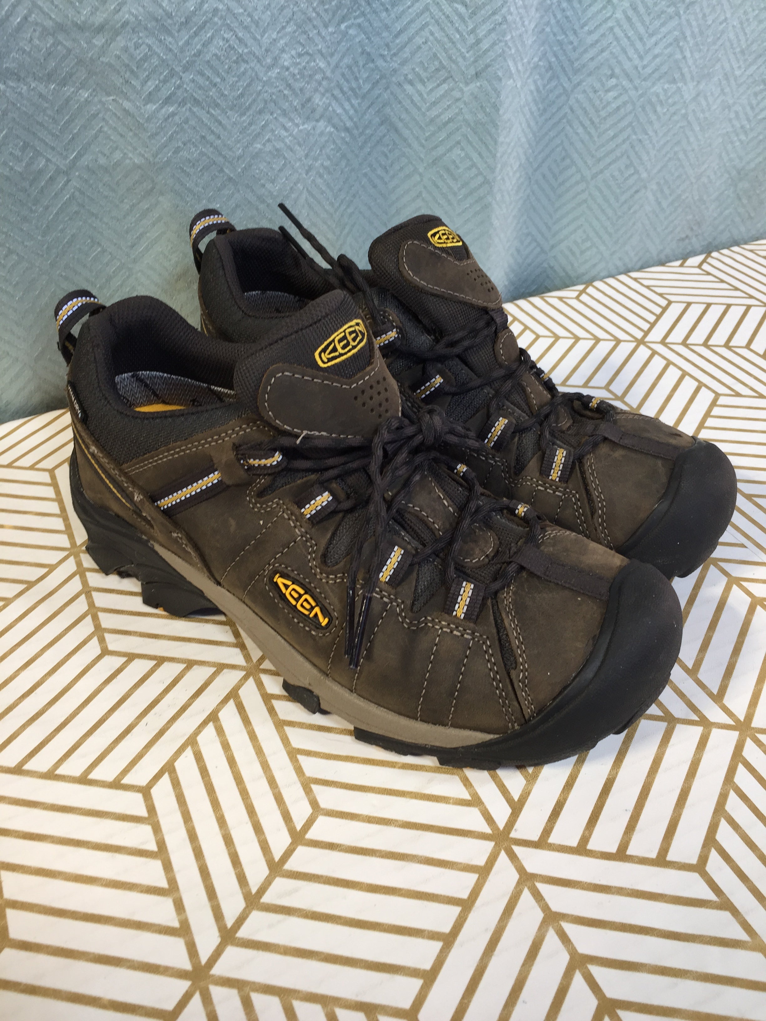KEEN Men's Waterproof Leather Hiking Shoes US Size 9.5 (7772400648430)